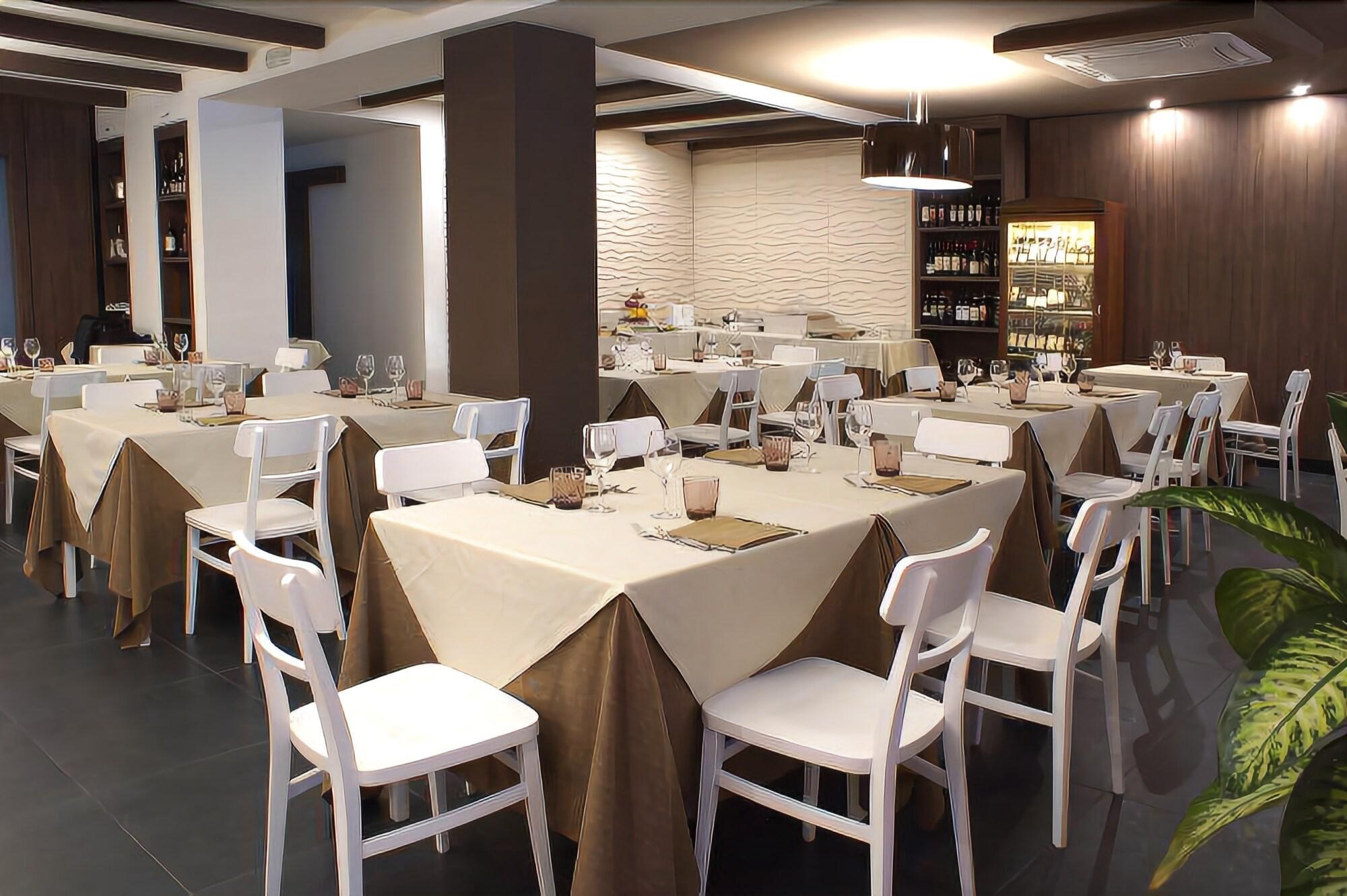 Hotel Leopardi Pomigliano d'Arco Esterno foto