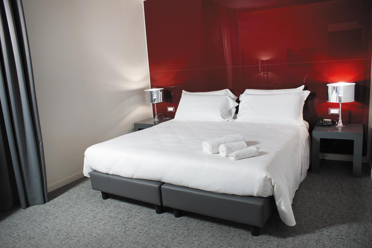 Hotel Leopardi Pomigliano d'Arco Esterno foto