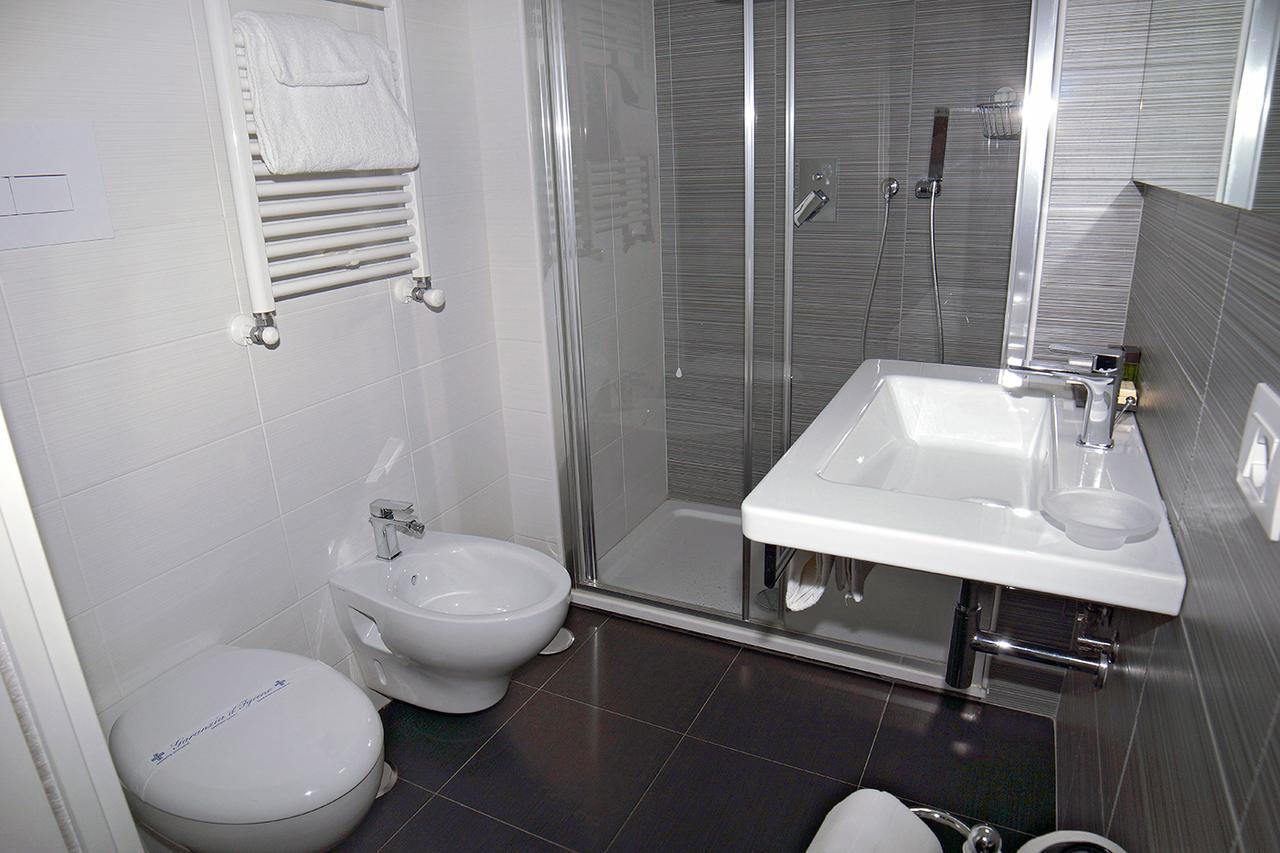 Hotel Leopardi Pomigliano d'Arco Esterno foto